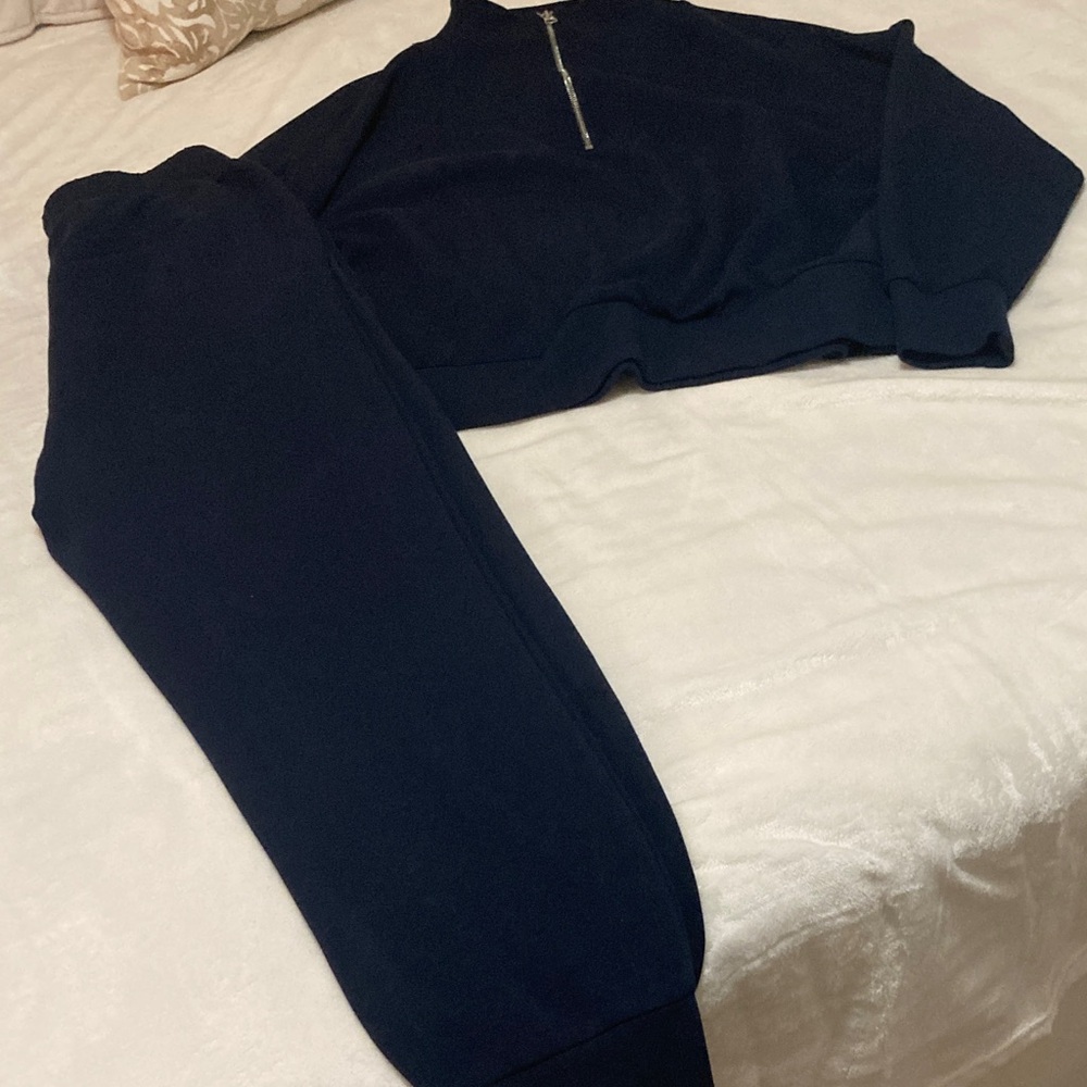 Varley Navy Blue Half-Zip Sweatshirt and Joggers Set